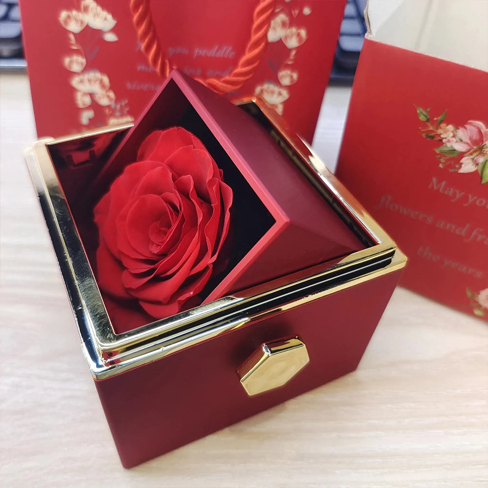 Eternal rose box with engraved necklace